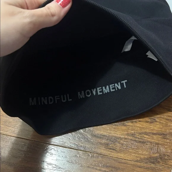 NWT ALO Yoga Black Seamless Ribbed Bra Tank - Picture 7 of 7